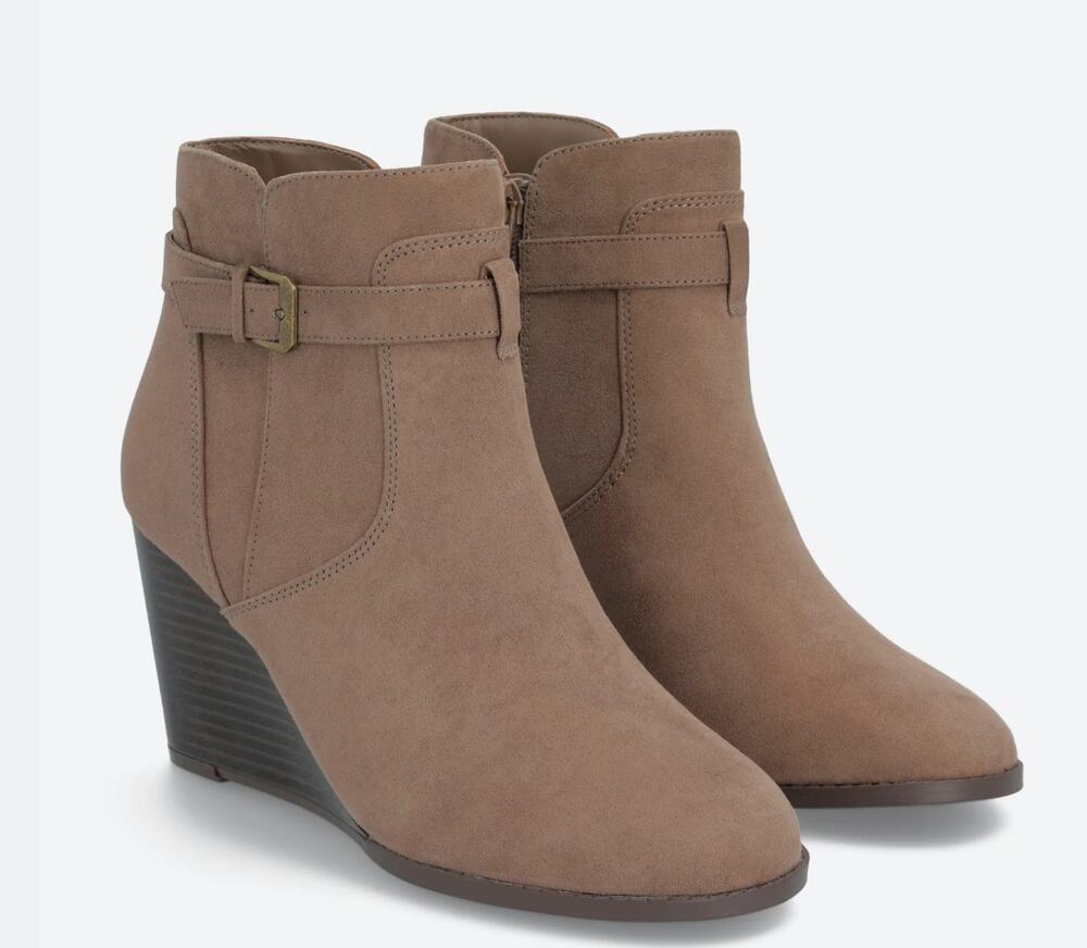 Market & Spruce Serah Suede Wedge Boots 9 Tan Taupe NWOT Ankle Booties Buckle